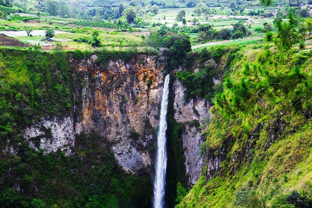 sipisopiso waterfall at tonging village