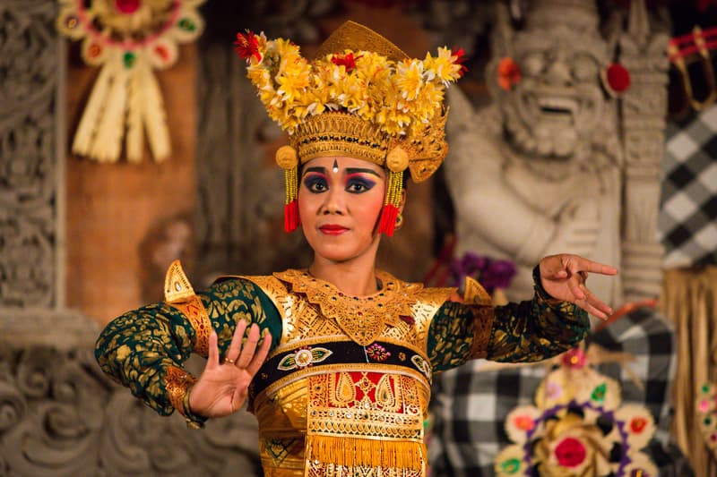 danseuse legong ubud by Mark Wolters
