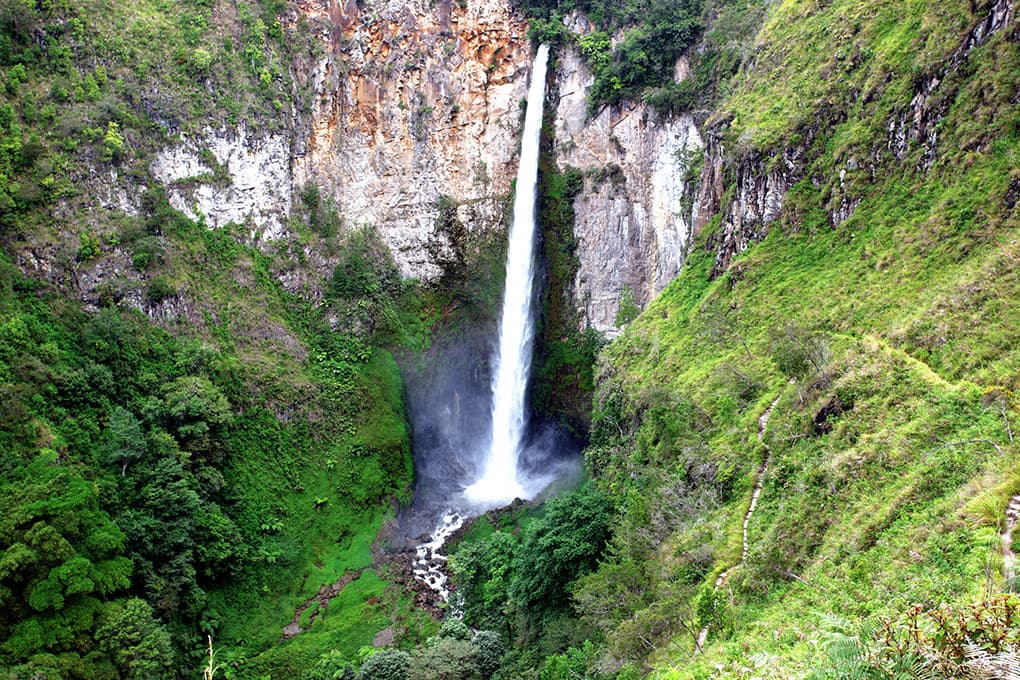 Der Wasserfall Sipiso-Piso