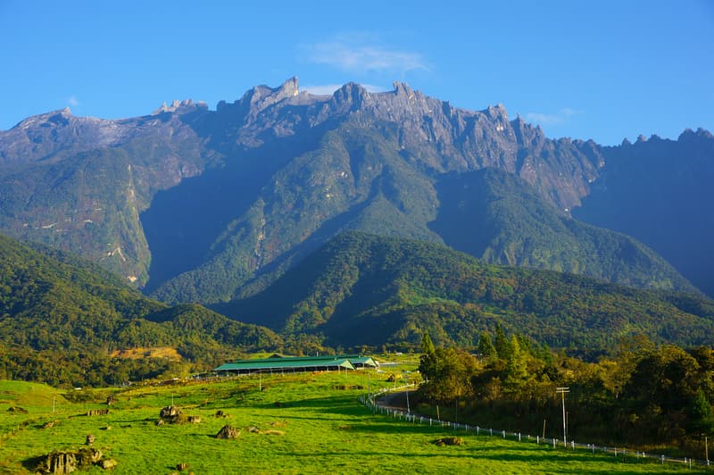 mont kinabalu kalimantan indonesia.jpg
